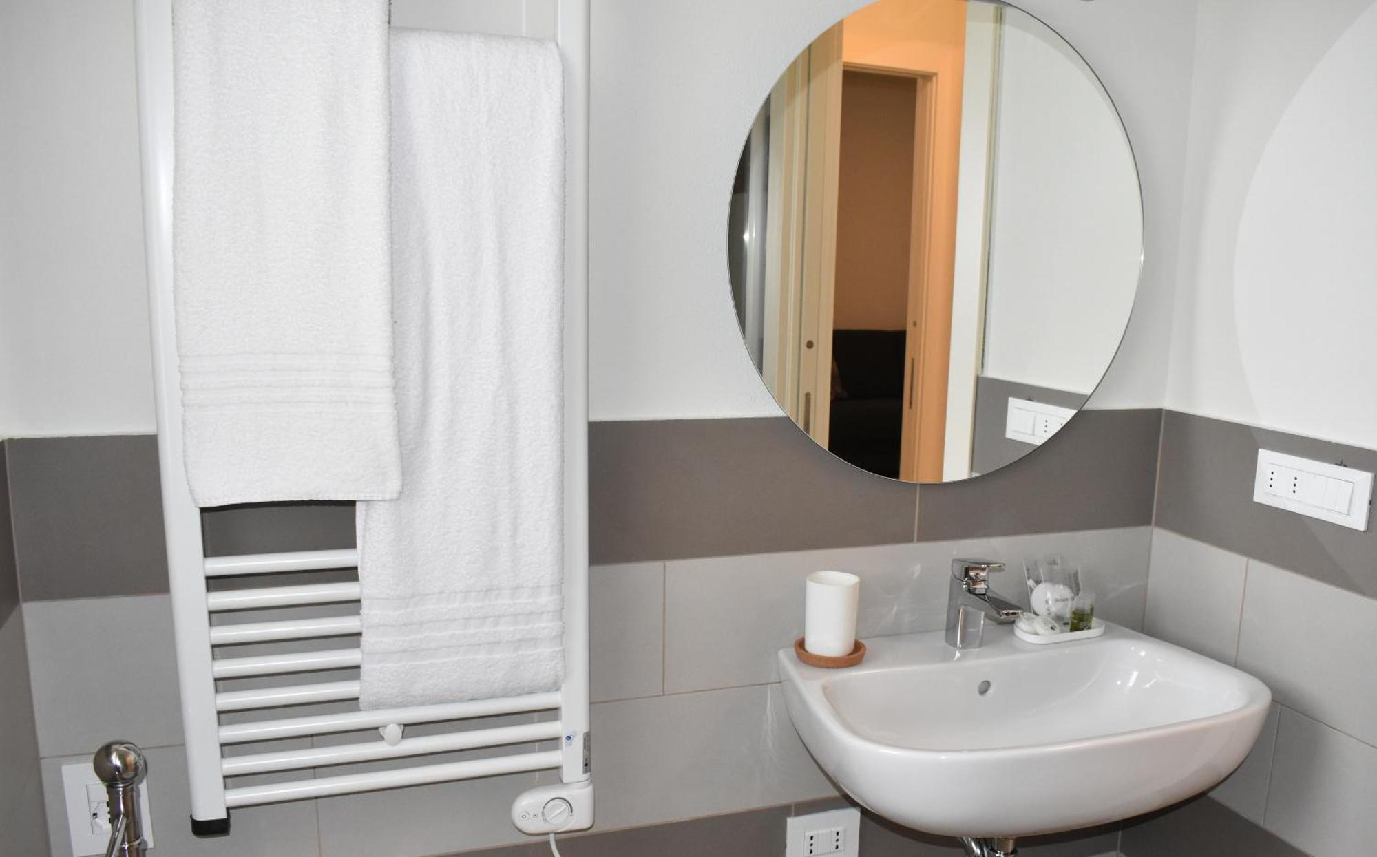 Appartement Baia Delle Rose Via Roma 111 à Costa Volpino Extérieur photo