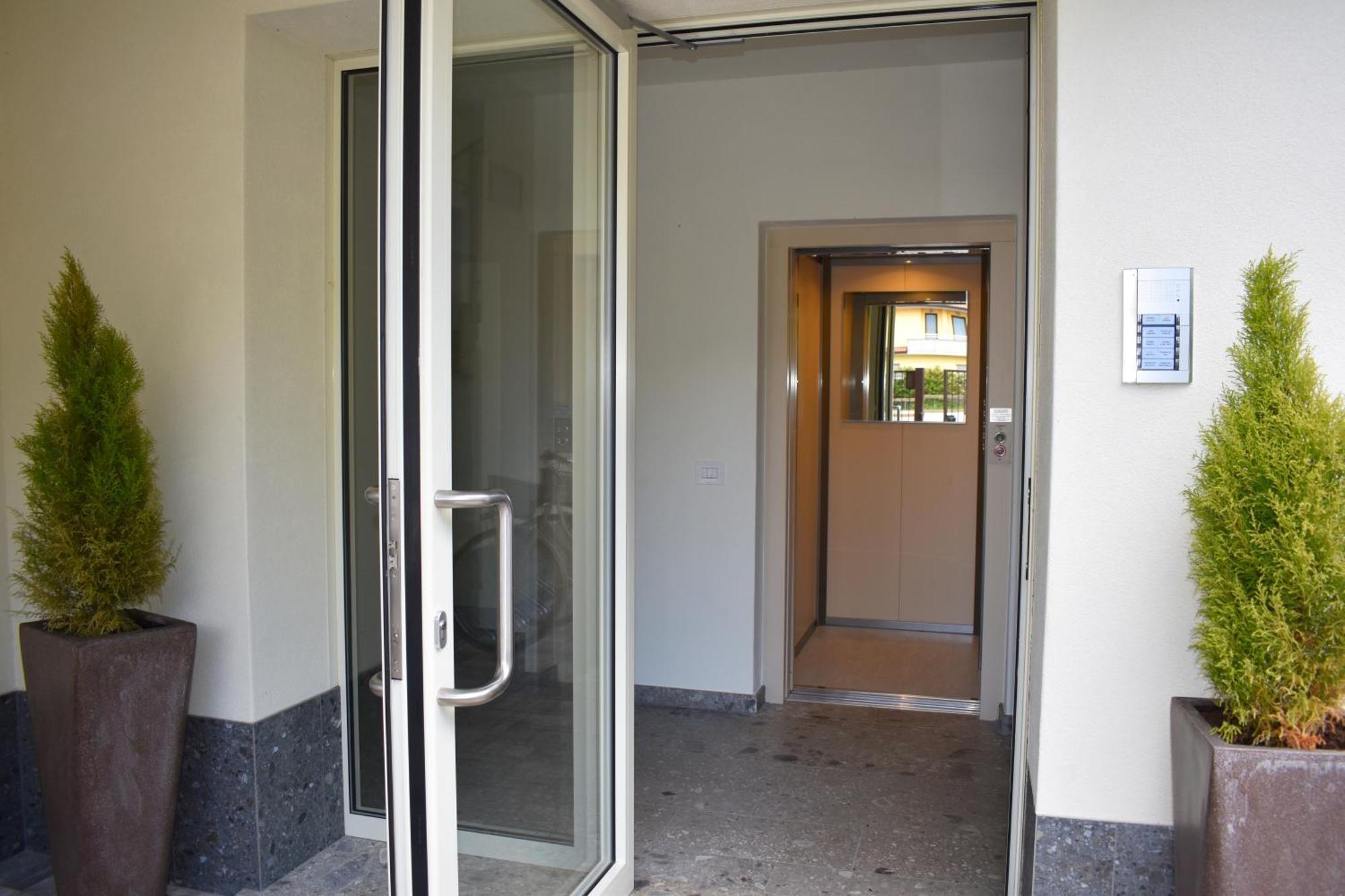 Appartement Baia Delle Rose Via Roma 111 à Costa Volpino Extérieur photo